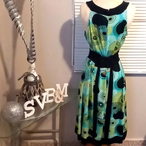 Metrowear midi dress - Picture 5 of 9